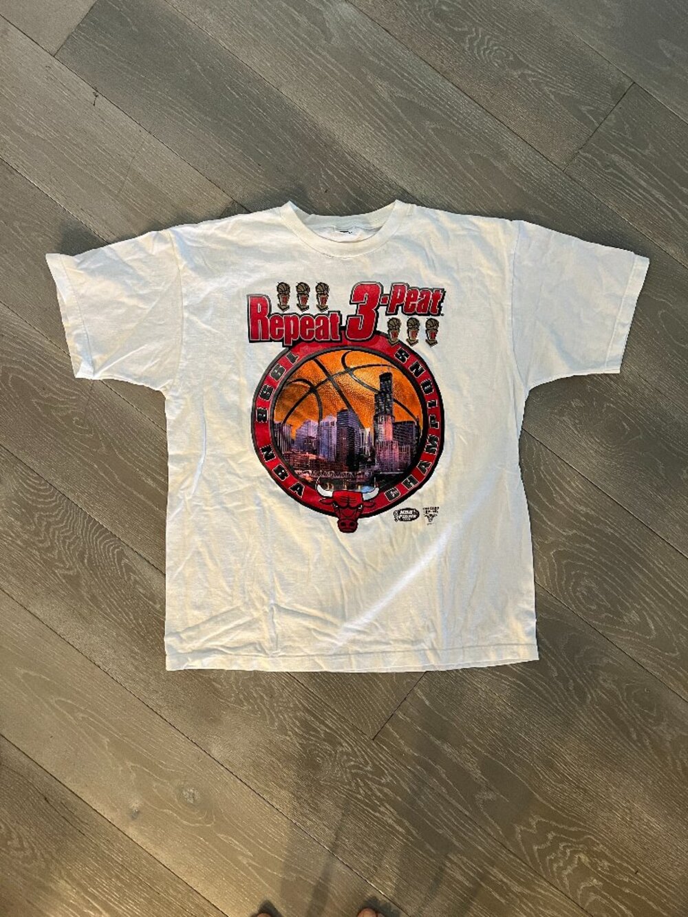 Starter Chicago Bulls 1998 Repeat 3-Peat Championship T-Shirt Large